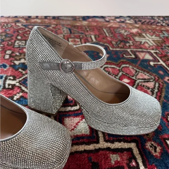 Gorgeous Sparkly Platform Mary Jane Heels - Picture 5 of 6